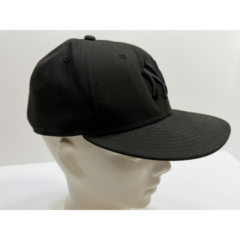 New Era 59FIFTY New York Yankees MLB Fitted Hat Cap Black on Black Size 7 1/4 - Picture 2 of 9